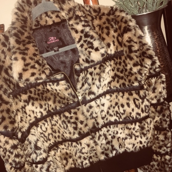 bebe Jackets & Blazers - BEBE Faux Fur Animal Print 2b Bomber Jacket L
